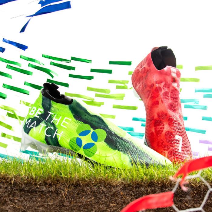 Jaylen Waddle cleats